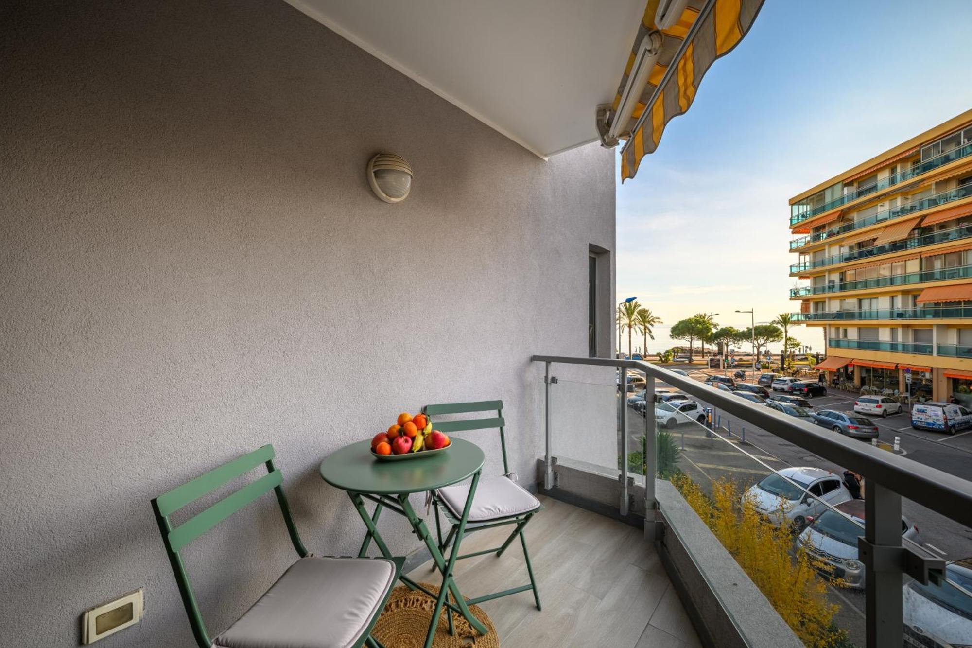 Appartement Bord De Mer « La Petite Ma-Line » Cagnes-sur-Mer Exterior photo