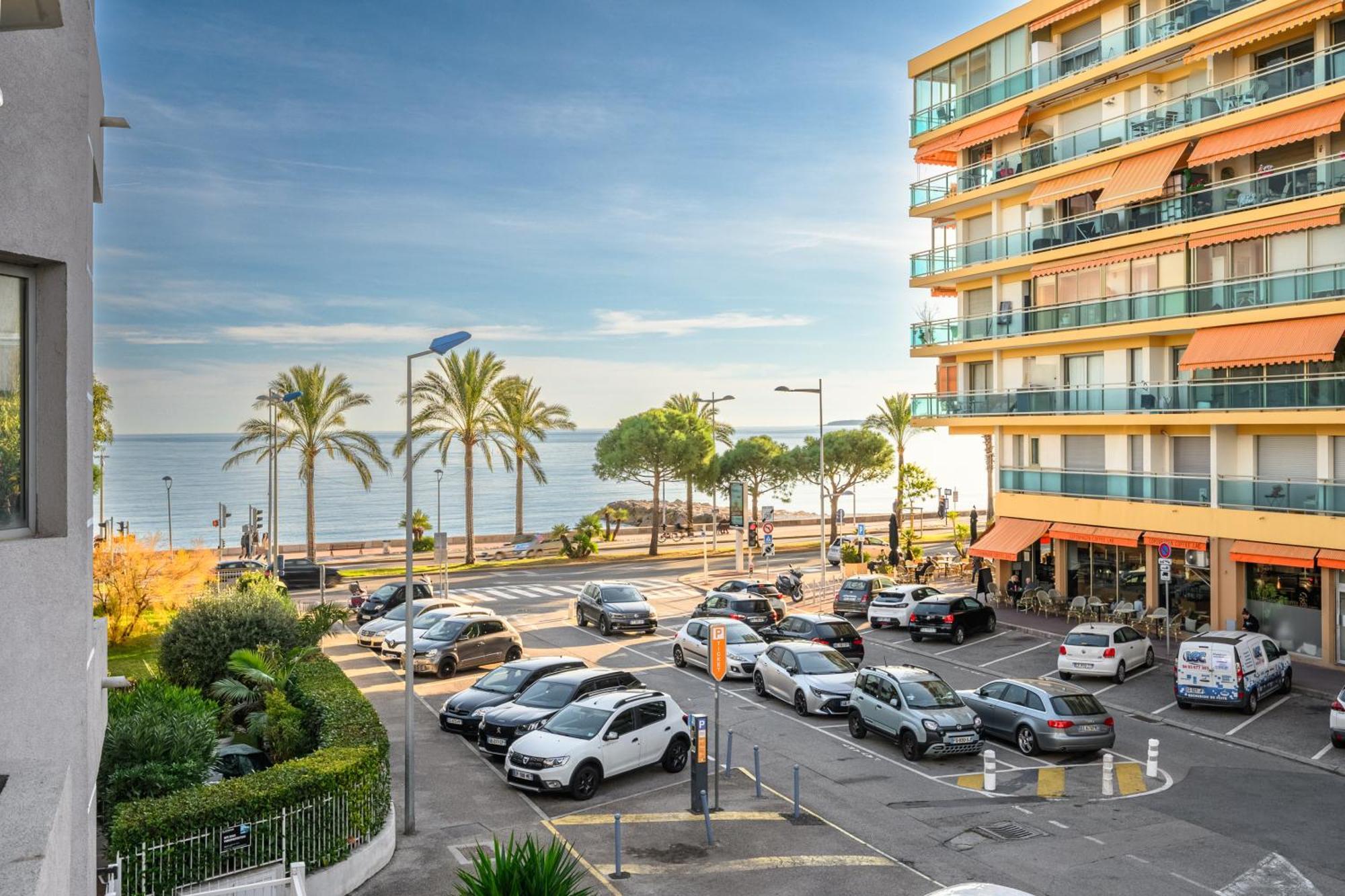 Appartement Bord De Mer « La Petite Ma-Line » Cagnes-sur-Mer Exterior photo